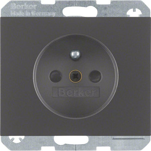 Berker - Steckdose m.Schutzkontakt 6768757006 K.1 an
